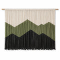 Makramee Wandbehang 100 x 80 cm aus Baumwolle in Creme Grün Schwarz mit Holzstab im Bergdesign
